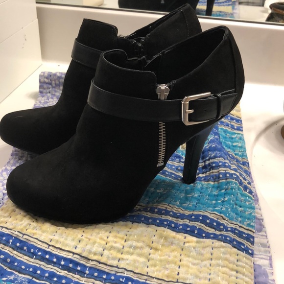 Fergalicious booties 9 - Picture 2 of 6